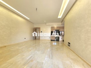 Très bel appartement en location à Oasis.
Surface totale 60 m².
Porte blindée et résidence sécurisée - Appartement à louer - Casablanca