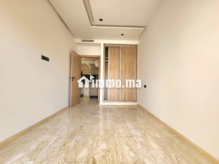 Très bel appartement en location à Oasis.
Surface totale 60 m².
Porte blindée et résidence sécurisée - Appartement à louer - Casablanca