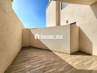 Très bel appartement en location à Oasis.
Surface totale 60 m².
Porte blindée et résidence sécurisée - Appartement à louer - Casablanca