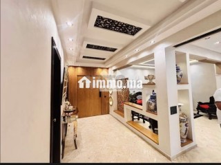 Vend appartement à Triangle d'Or. Surface totale 334 m². Cuisine équipée - Appartement à vendre - Casablanca