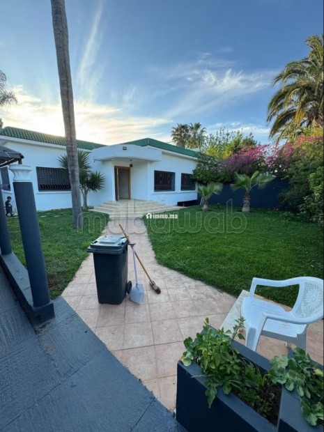 Superbe villa à louer à Souissi. Surface de 1020 m². Terrasse et jardin - Location Immobilier - Rabat - photo 1