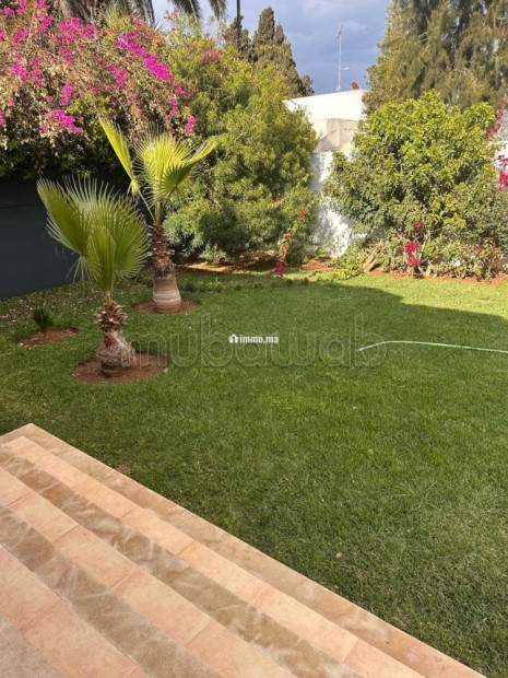 Superbe villa à louer à Souissi. Surface de 1020 m². Terrasse et jardin - Location Immobilier - Rabat - photo 2