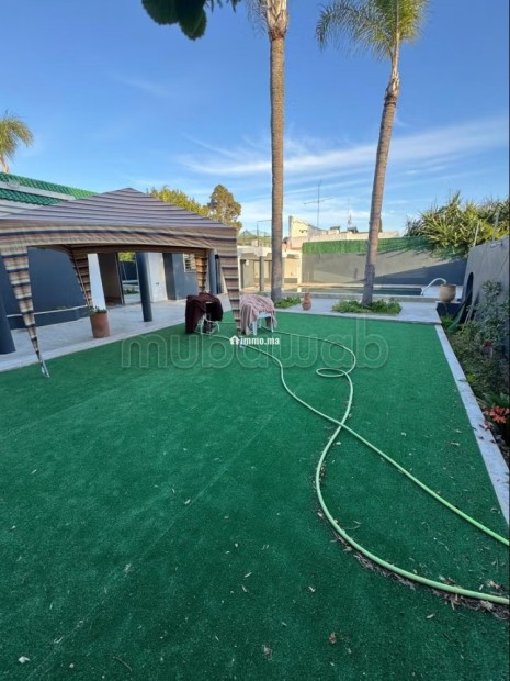Superbe villa à louer à Souissi. Surface de 1020 m². Terrasse et jardin - Location Immobilier - Rabat - photo 4