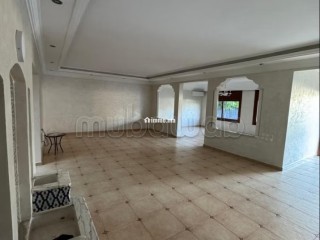 Superbe villa à louer à Souissi. Surface de 1020 m². Terrasse et jardin - Villa à louer - Rabat