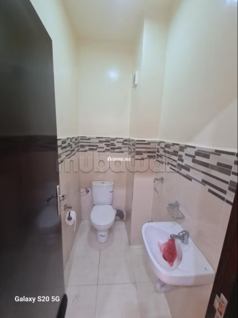 Très bel appartement en location à Hay Mabrouka. 4 grandes pièces. Porte blindée et système de double vitrage - Location Immobilier - Marrakech - photo 4