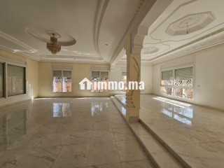 superbe-villa-vide-a-louer-de-500m2