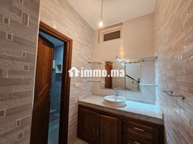 superbe-villa-vide-a-louer-de-500m2-big-10