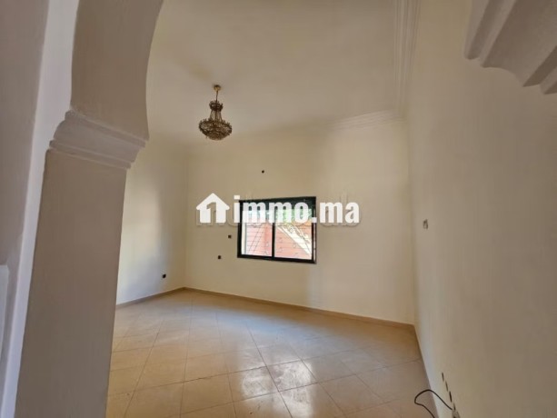 superbe-villa-vide-a-louer-de-500m2-big-12