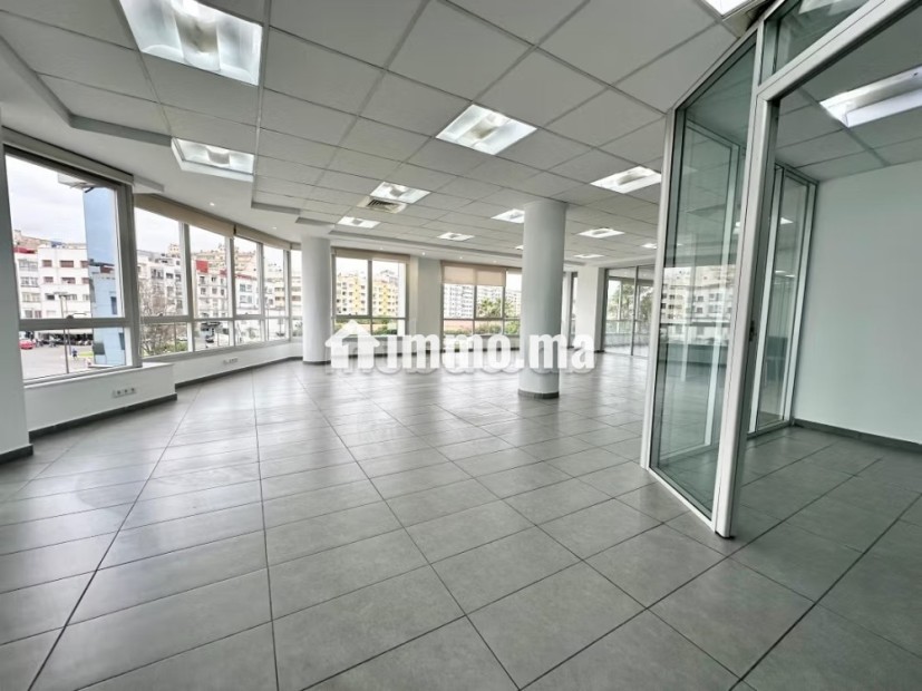Bureaux en location à Moulay Youssef. Superficie 256 m². Cuisine équipée - Location Immobilier - Casablanca - photo 2