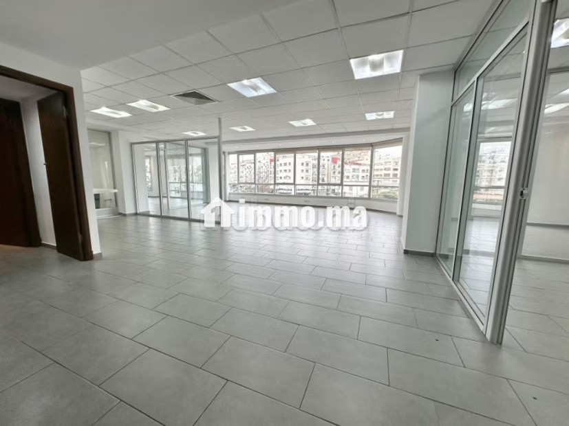 Bureaux en location à Moulay Youssef. Superficie 256 m². Cuisine équipée - Location Immobilier - Casablanca - photo 5