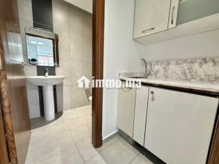 Bureaux en location à Moulay Youssef. Superficie 256 m². Cuisine équipée - Bureau à louer - Casablanca