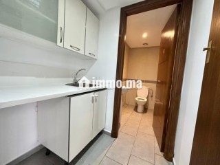 Bureaux en location à Moulay Youssef. Superficie 256 m². Cuisine équipée - Bureau à louer - Casablanca