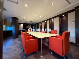 Exceptionnel plateau bureau aménagé de 600 m2 avec 5 places de parking - Bureau à louer - Casablanca