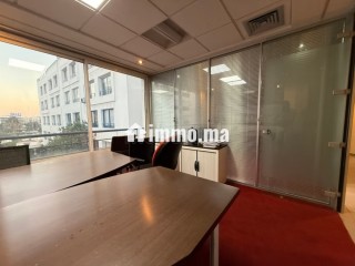Exceptionnel plateau bureau aménagé de 600 m2 avec 5 places de parking - Bureau à louer - Casablanca