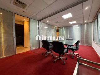 Exceptionnel plateau bureau aménagé de 600 m2 avec 5 places de parking - Bureau à louer - Casablanca