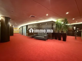 Exceptionnel plateau bureau aménagé de 600 m2 avec 5 places de parking - Bureau à louer - Casablanca