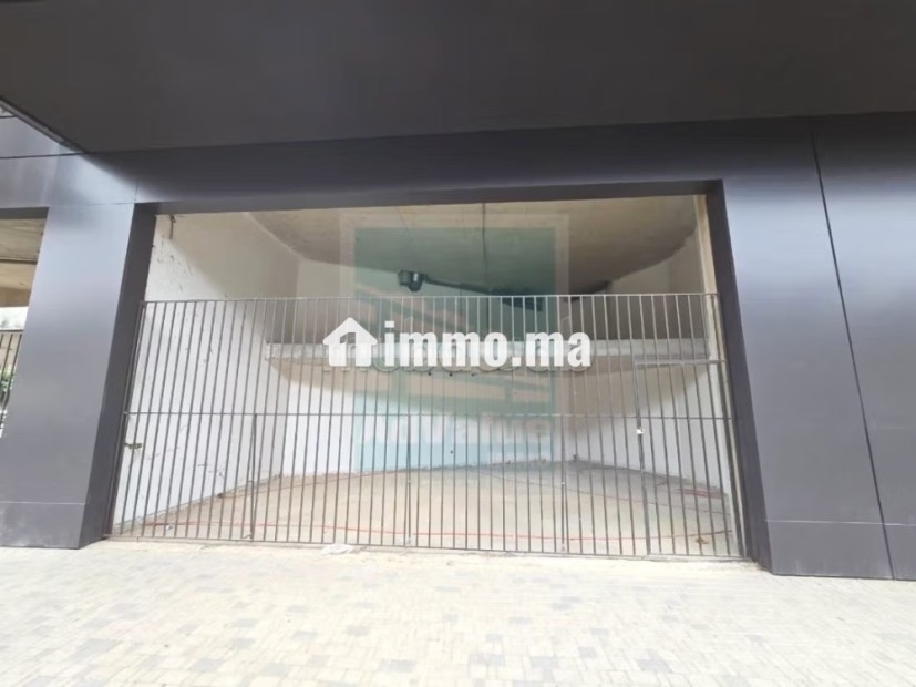 DL. 987: Magasin à l’angle Bd Ghandi et Bd Stendhal - Location Immobilier - Casablanca - photo 4