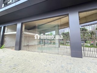 DL. 987: Magasin à l’angle Bd Ghandi et Bd Stendhal - Appartement à louer - Casablanca