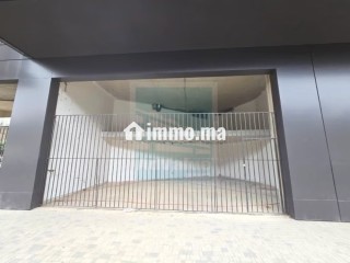 DL. 987: Magasin à l’angle Bd Ghandi et Bd Stendhal - Appartement à louer - Casablanca