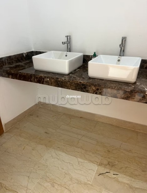 Vente villa de 700 m2 de terrain à 8 minutes du Morocco Mall 4 chambres très spacieuses Cheminée et salon très lumineux - Vente Immobilier - Casablanca - photo 5