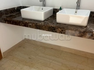 Vente villa de 700 m2 de terrain à 8 minutes du Morocco Mall 4 chambres très spacieuses Cheminée et salon très lumineux - Villa à vendre - Casablanca