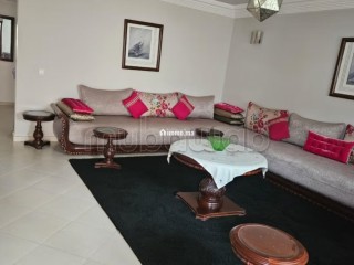 maison-de-luxe-a-louer-en-centre-ville-1-piece-porte-blindee-salon-marocain-traditionnel