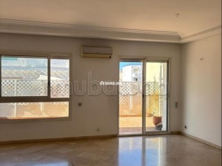 Superbe appartement vide, grande terrasse - Appartement à louer - Casablanca