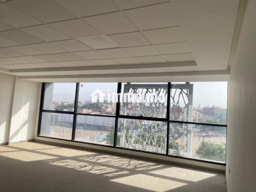 Plateau de bureau de 56m² à louer bien situé près de la place - Location Immobilier - Agadir - photo 1