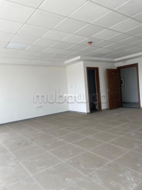 Plateau de bureau de 56m² à louer bien situé près de la place - Location Immobilier - Agadir - photo 5