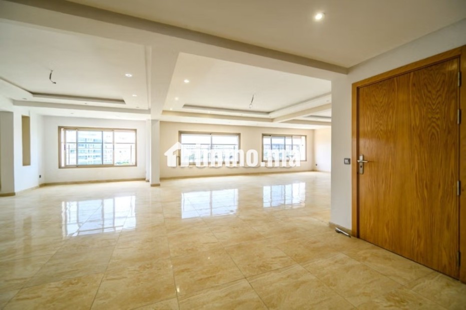 Appartement en location à Bourgogne Ouest sans vis à vis. Surface totale 244 m². Cheminée et concierge - Location Immobilier - Casablanca - photo 2
