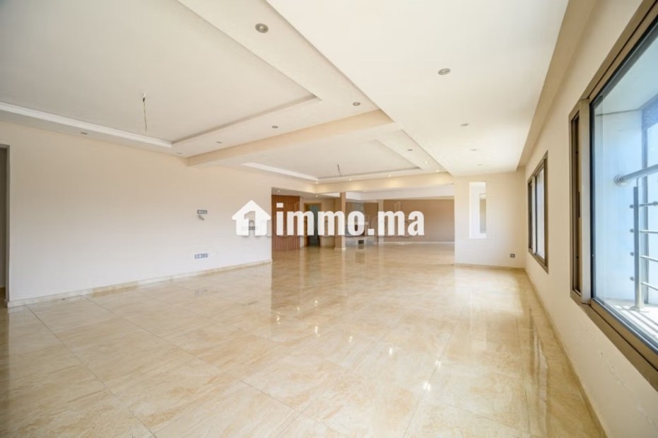 Appartement en location à Bourgogne Ouest sans vis à vis. Surface totale 244 m². Cheminée et concierge - Location Immobilier - Casablanca - photo 6