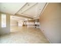 Appartement en location à Bourgogne Ouest sans vis à vis. Surface totale 244 m². Cheminée et concierge - miniature 5
