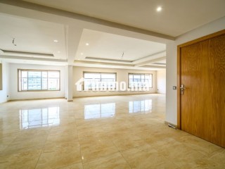 Appartement en location à Bourgogne Ouest sans vis à vis. Surface totale 244 m². Cheminée et concierge - Appartement à louer - Casablanca