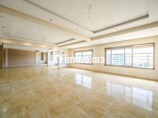 Appartement en location à Bourgogne Ouest sans vis à vis. Surface totale 244 m². Cheminée et concierge - Appartement à louer - Casablanca