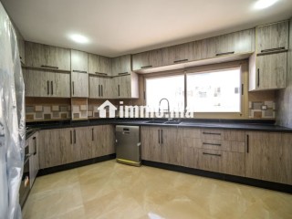 Appartement en location à Bourgogne Ouest sans vis à vis. Surface totale 244 m². Cheminée et concierge - Appartement à louer - Casablanca