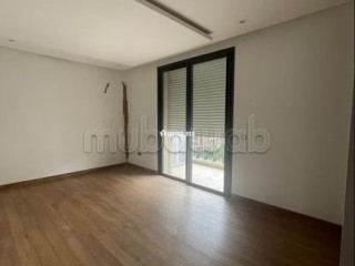 Louez cet appartement. 3 grandes pièces. Ascenseur - Appartement à louer - Rabat