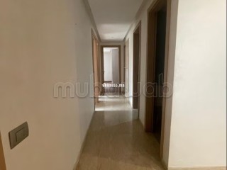 Louez cet appartement. 3 grandes pièces. Ascenseur - Appartement à louer - Rabat