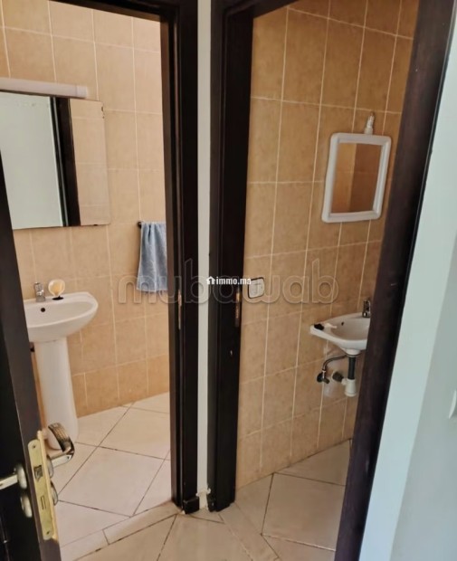 Location d'un appartement à Wifak.
Surface de 70 m².
Places de parking et beau jardin - Vente Immobilier - Temara - photo 6