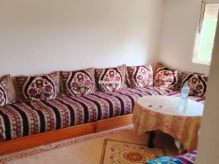 Location d'un appartement à Wifak.
Surface de 70 m².
Places de parking et beau jardin - Appartement à vendre - Temara