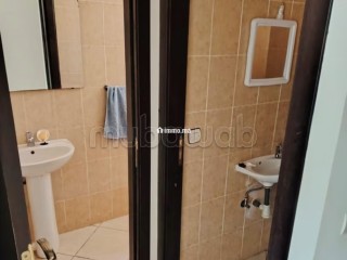 Location d'un appartement à Wifak.
Surface de 70 m².
Places de parking et beau jardin - Appartement à vendre - Temara