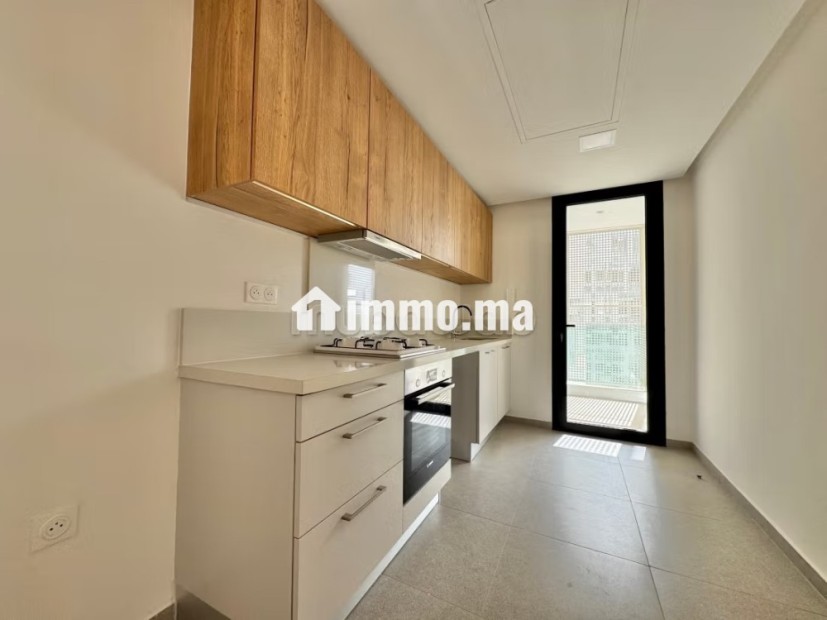 Très bel appartement en location à Casablanca Finance City.
Surface totale 176 m².
Ascenseur et garage - Location Immobilier - Casablanca - photo 3