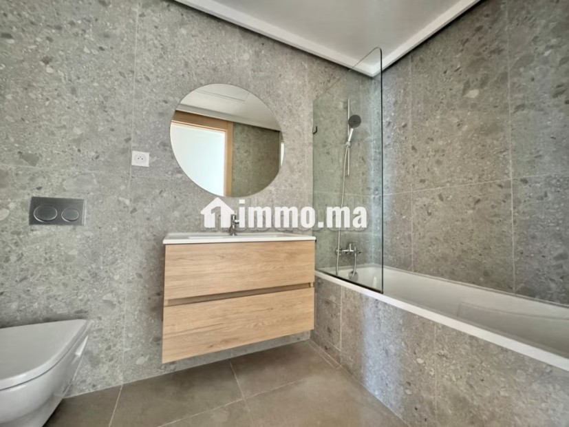 Très bel appartement en location à Casablanca Finance City.
Surface totale 176 m².
Ascenseur et garage - Location Immobilier - Casablanca - photo 8