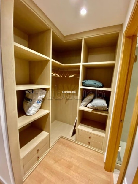 Appartement en location à Bourgogne Ouest.
Surface de 116 m².
Meublé - Location Immobilier - Casablanca - photo 7