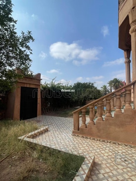 Vente villa de luxe à Route Casablanca. 8 chambres agréables. Salon traditionnel et système d'antenne parabolique - Vente Immobilier - Marrakech - photo 1