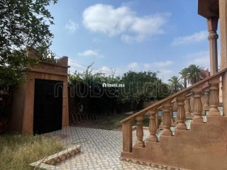 Vente villa de luxe à Route Casablanca. 8 chambres agréables. Salon traditionnel et système d'antenne parabolique - Villa à vendre - Marrakech