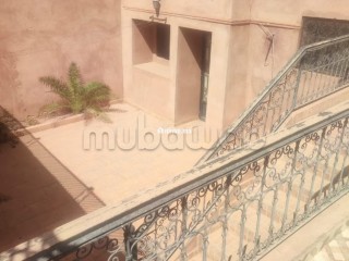 Vente villa de luxe à Route Casablanca. 8 chambres agréables. Salon traditionnel et système d'antenne parabolique - Villa à vendre - Marrakech