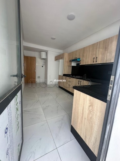 Très bel appartement en location à Oasis. 3 grandes pièces. Ascenseur et places de parking - Location Immobilier - Casablanca - photo 2
