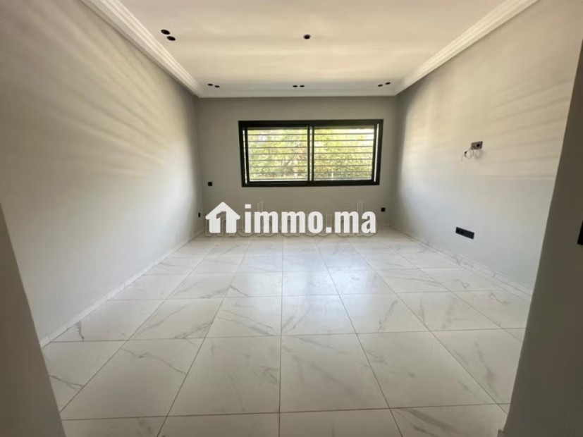 Très bel appartement en location à Oasis. 3 grandes pièces. Ascenseur et places de parking - Location Immobilier - Casablanca - photo 3
