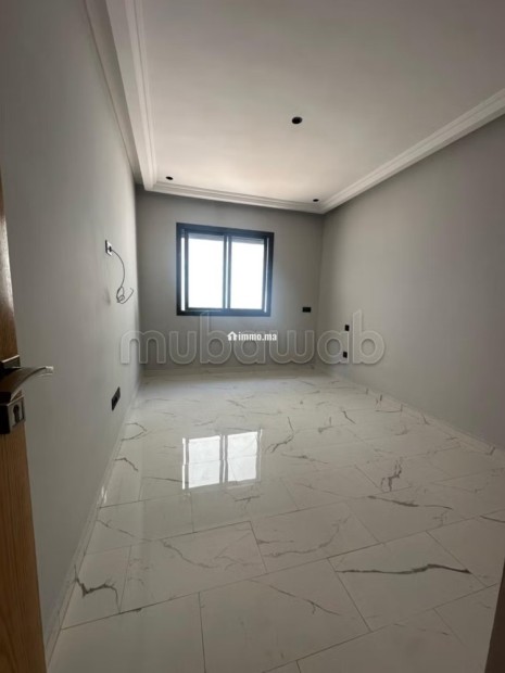 Très bel appartement en location à Oasis. 3 grandes pièces. Ascenseur et places de parking - Location Immobilier - Casablanca - photo 4