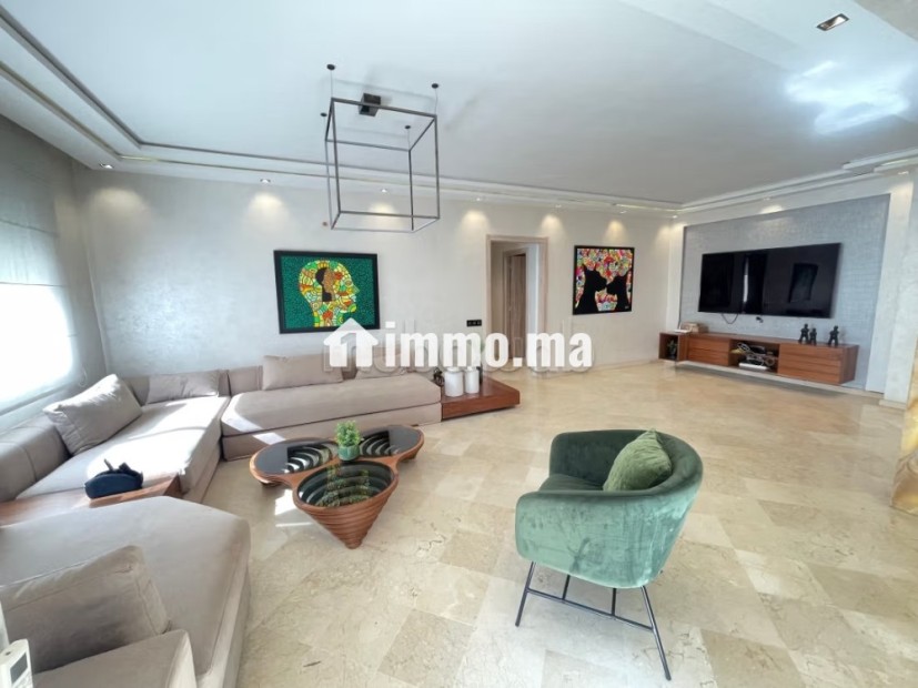 Sublime Appartement de 2 chambres avec chambres du personnel en plein Quartier RACINE entièrement meublé avec goût - Location Immobilier - Casablanca - photo 3